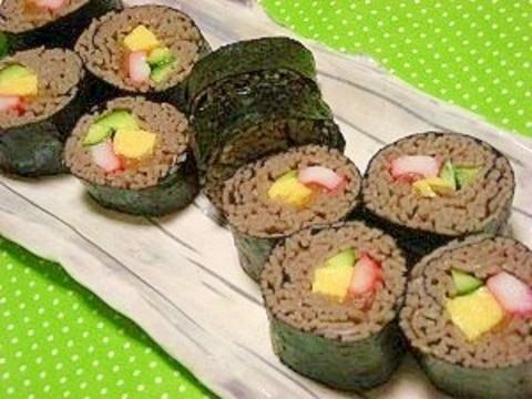 バラバラ茹でた蕎麦が整列っ*案外簡単!蕎麦寿司